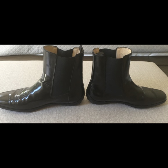 Tod's almost new shiny leather ankle bootie - Picture 2 of 5